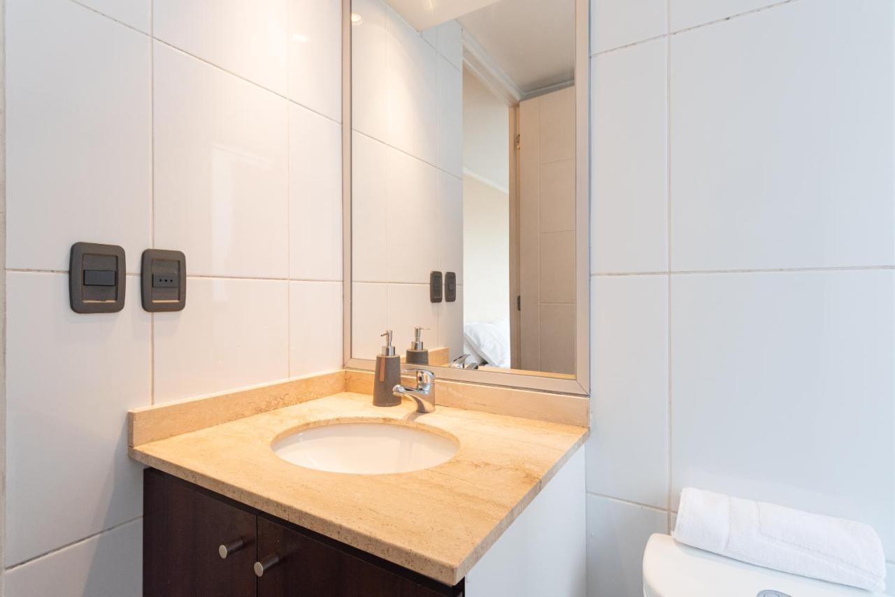 Appartamento Urban Miro - 2Br, Parking, Wifi, Tv, Metro Santiago del Cile Esterno foto